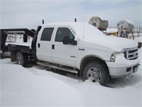 2006 F350 FLATBED TRUCK w/CREW CAB