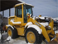 2005 JOHN DEERE 444H LOADER w/HAY HEAD & BUCKET