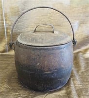 Lidded Cast Iron Kettle with Handle