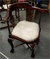 GORGEOUS VTG CHIPPENDALE CORNER CHAIR