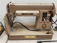 SINGER SEWING MACHINE W FOOT PEDAL
