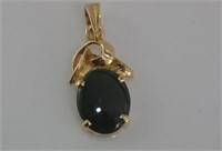 14ct yellow gold and greenstone pendant