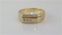 9ct yellow gold and 3 diamond ring