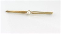 8ct yellow gold and pearl brooch