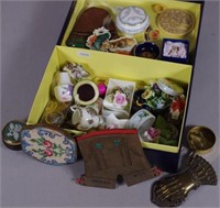 Collection miniature ceramic pieces