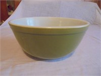Vintage Pyrex 2 1/2qt avacado green mixing bowl