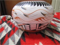 Indian clay pot by V. Tafoya from Jemez, NM 6" tal