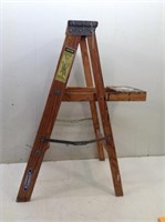 Small Wood Step Ladder 3'