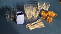 Gold cream/sugar & shakers, crystal stand,