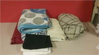 Bedding Lot Single Sheets, Pillow Cases & Throw