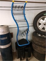 Metal rack and 4 small plastic tables