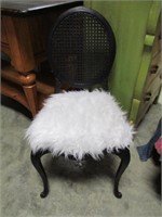 Black busoir chair faux fur seat