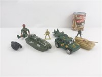 8 jouets militaires - Military toys