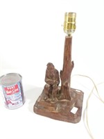 Lampe en bois sculptée PE Caron