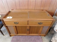 Magnavox console stereo with AM/FM radio,
