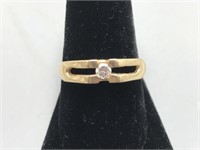 14 karat yellow gold men’s ring with small