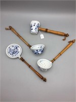 Lot of four blue and white porcelain kitchen