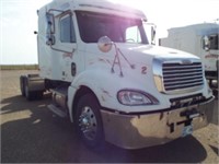 2004 White Freightliner Columbia Truck