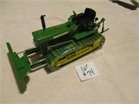 JOHN DEERE 2010 CRAWLER WITH BLADE  NIB