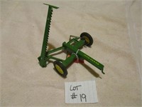 COLLECTIBLE JOHN DEERE PULL TYPE MOWER