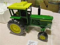 JOHN DEERE 4520 DIESEL TRACTOR 1/16 SCALE NIB