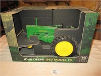 1953 JOHN DEERE MODEL 70 TRACTOR  1/8 SCALE NIB