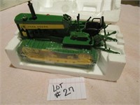 JOHN DEERE 430 GREEN CRAWLER 1/16 SCALE NIB