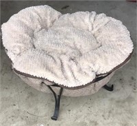 Round Chair w/ Metal Stand