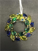 Emerald Tone Wreath Shape Rhinestone Brooch