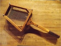 2 raquettes de tennis vintage avec rack