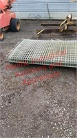 Pallet of wire mesh panels