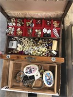 Pair jewelry boxes w/ jewelry