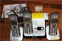 3 cordless phones w/answering machine AT&T