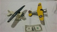 2 metal model airplanes