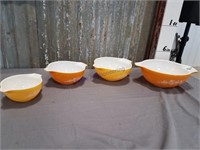 Pyrex bowl set w/ flower pattern, set of 4