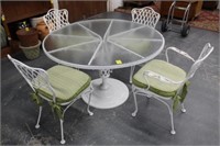 5pc Woodard Table w/ 4 chairs