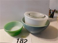 Old green pottery mixing bowl - Anchor Hocking 16