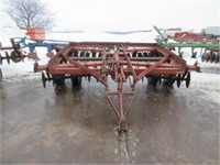 IH 480 12' Disc, Comes With HD Lift Cylinder