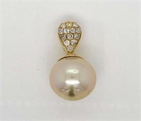 14ct Yellow Gold Pearl & Diamond pendant