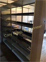 Metal shelf unit with adjustable shelves