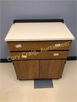 Nice base cabinet with 2 drawers and 2 doors