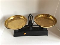 Lot of one vintage balance scale