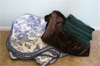 Nice Manufactured Quilt, Blankets & Linens
