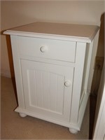 SMALL WHITE END TABLE