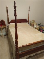 Traditional Four Poster Full Size Bed & Bedding