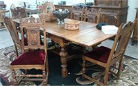 Heavily carved dining table w/pullout leaves 8char