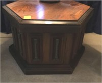 2 END TABLES, HEXAGONAL COMMODE, COFFEE TABLE, X4