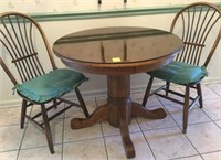 ROUND OAK TABLE (36" DIAMETER) AND 2 CHAIRS