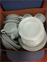 Box lot with green plates and cups