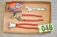 Large pliers, fencing tool, & more ( 1 LOT)